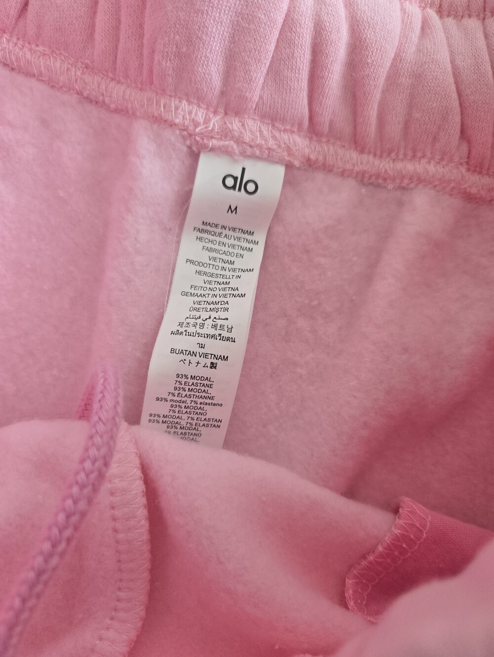 Alo Yoga Accolade Short in Sweet Pink sz MEDIUM - Picture 3 of 4